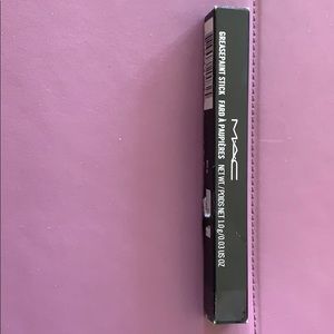 Mac greasepaint stick in slicks  black brand new